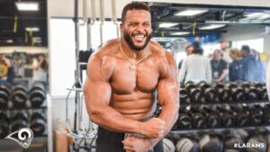 how much does aaron donald weight